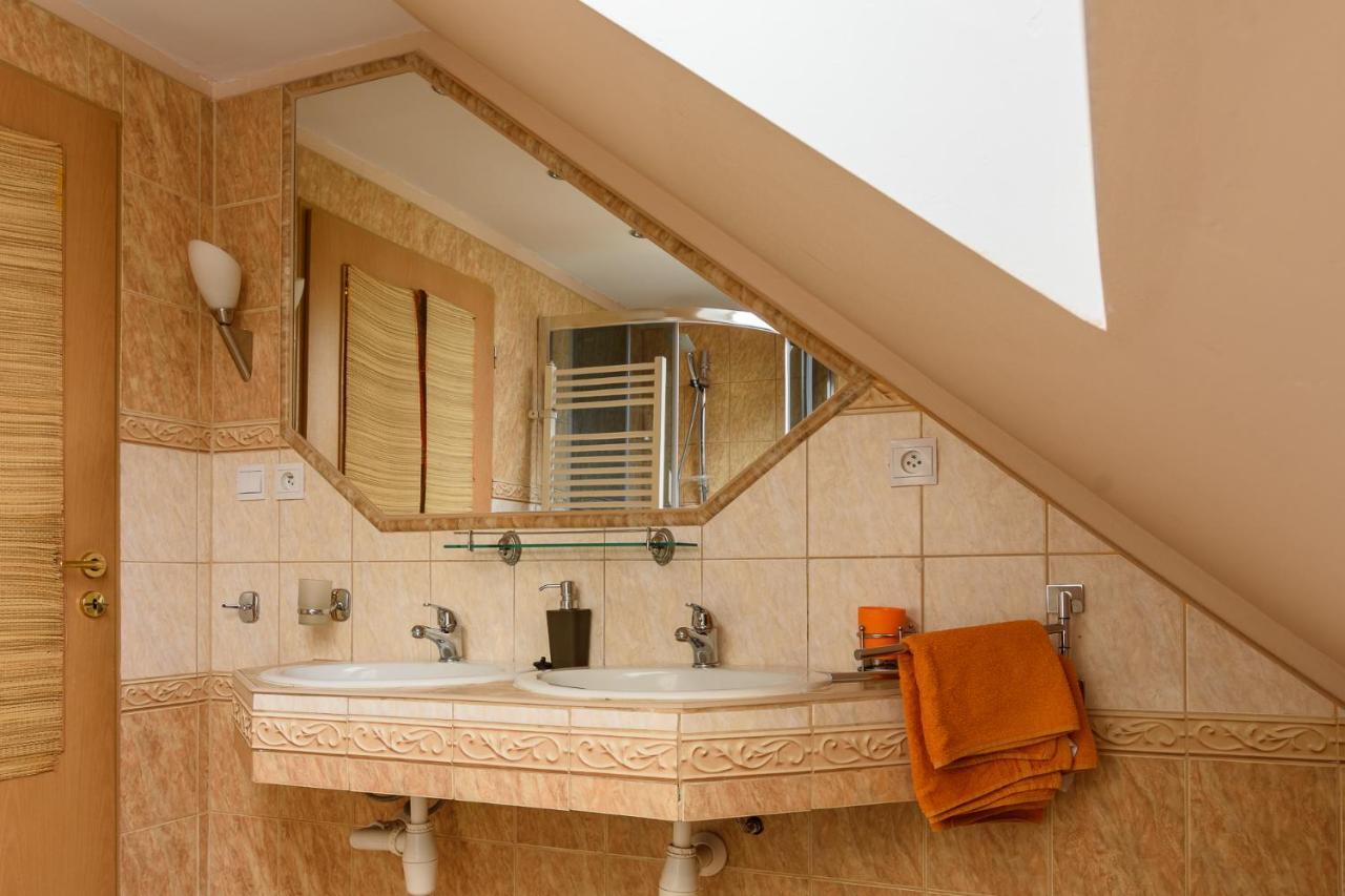 Apartman Elegant Besenova Bagian luar foto