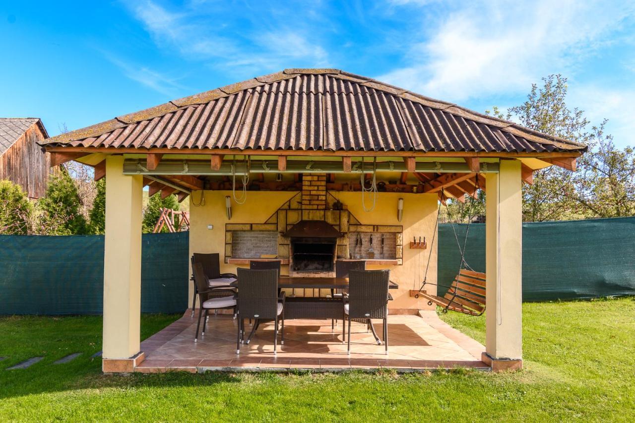 Apartman Elegant Besenova Bagian luar foto